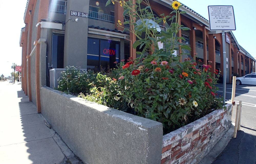 Corona Inn