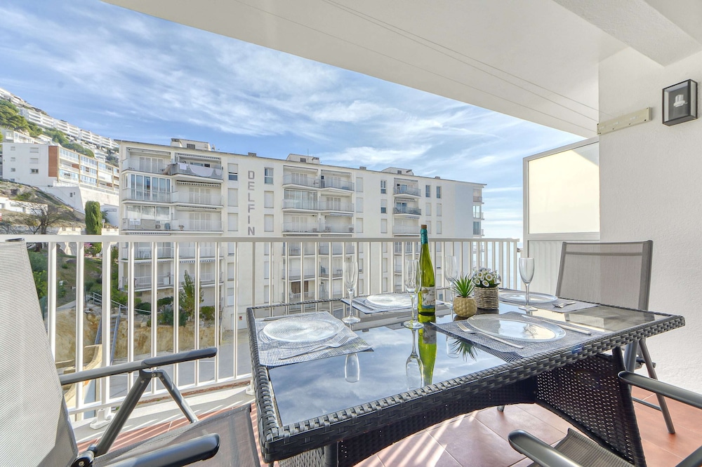 Apartment in Roses With Stunning Beachfront Views