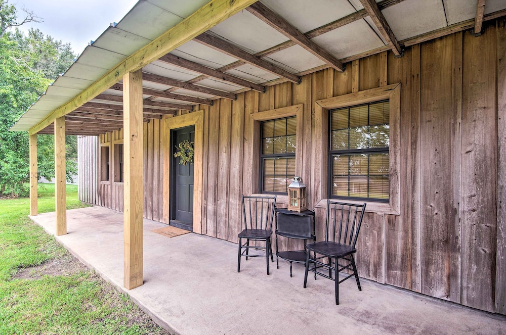 Charming Lakefront Retreat w/ Pier & Grill! view 3