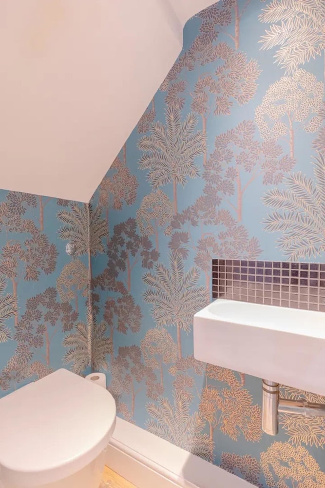 Beautifully Designed 2BD House - by Queen's Park!