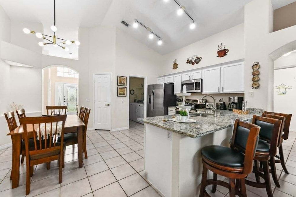 Oak Island Gem Cozy 4br Pool Home Near Disney 4 Bedroom Villa