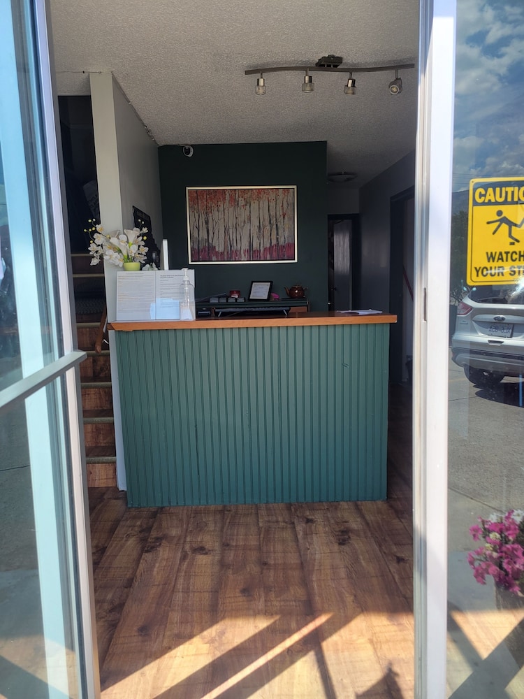 Oliver Motel & Inn