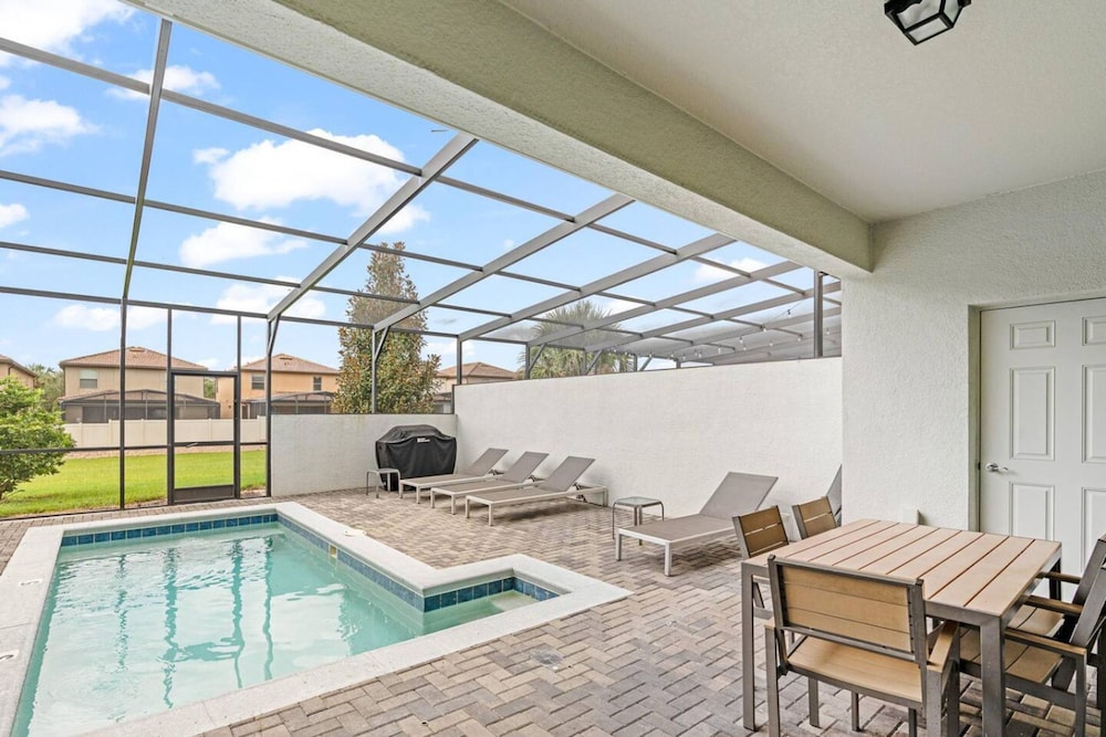 Spacious 5BR Villa w Private Pool Near Disney