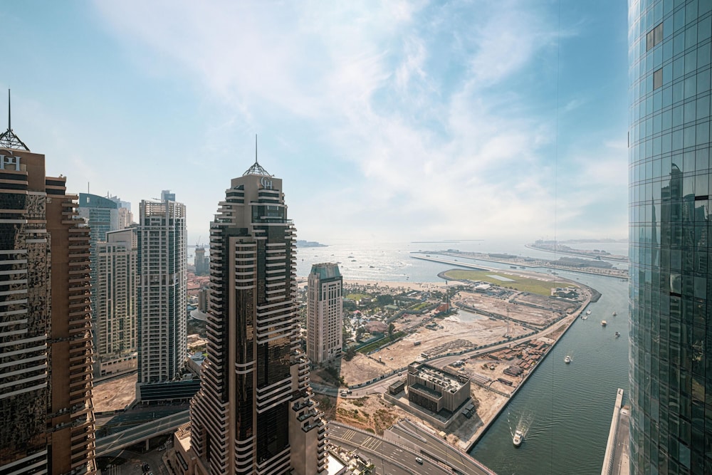 Stunning 1-bed in the Iconic Cayan Tower