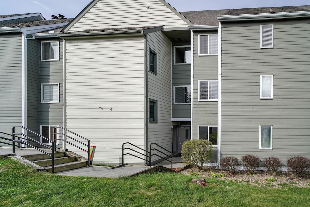 Lovely Gatlinburg Condo: Pool < 2 Mi to Tramway! view 5