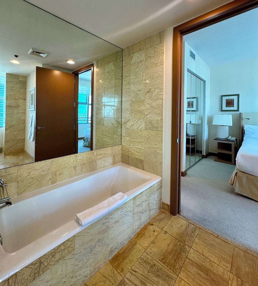 Brickell Sea View 2BR Free Parking by Palermo Home