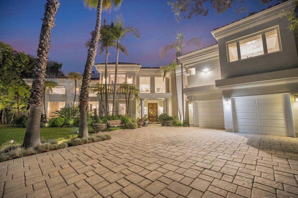 Villa Clarinda - Architect-designed Dream Estate With Theater & Outdoor Oasis