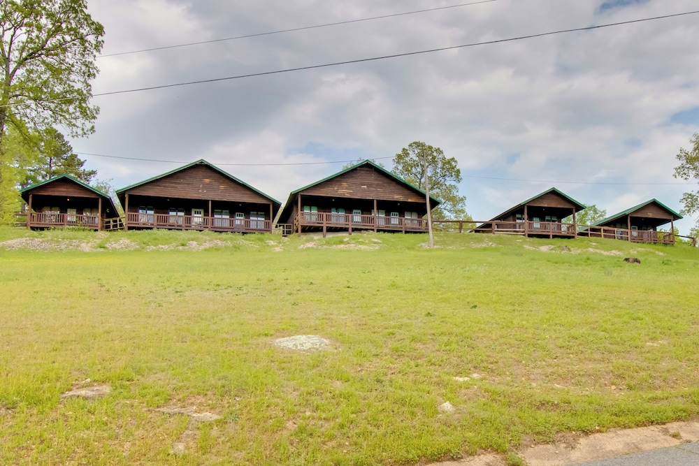 Cabin Getaway in Mountain View w/ Porch + Grill