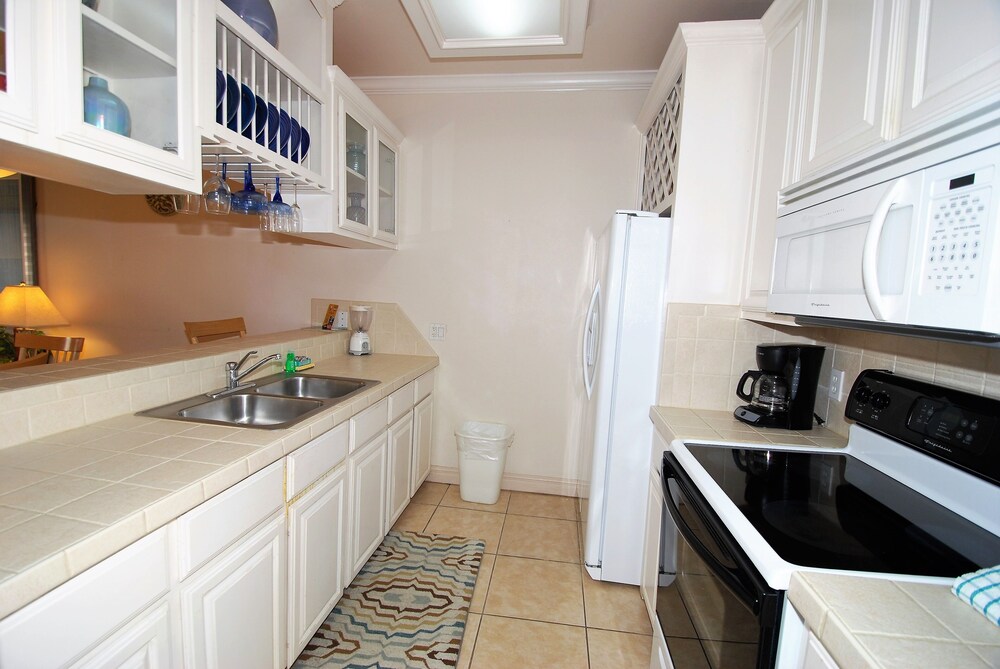 Mar Y Sol Unit #3 2 Bedroom Condo by RedAwning