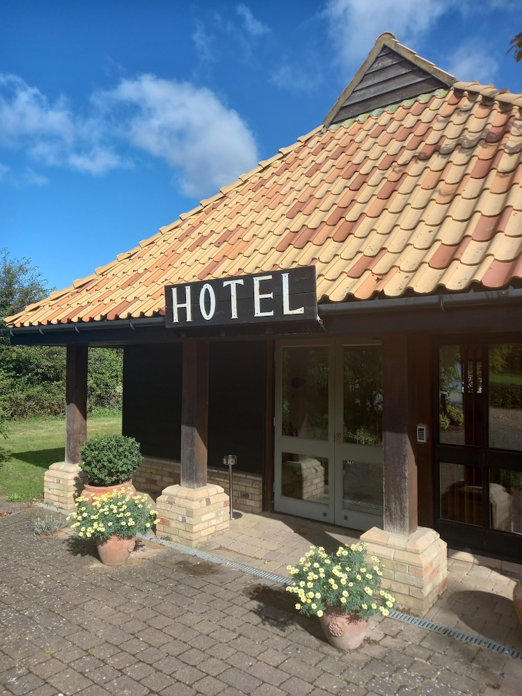Golden Ball Hotel