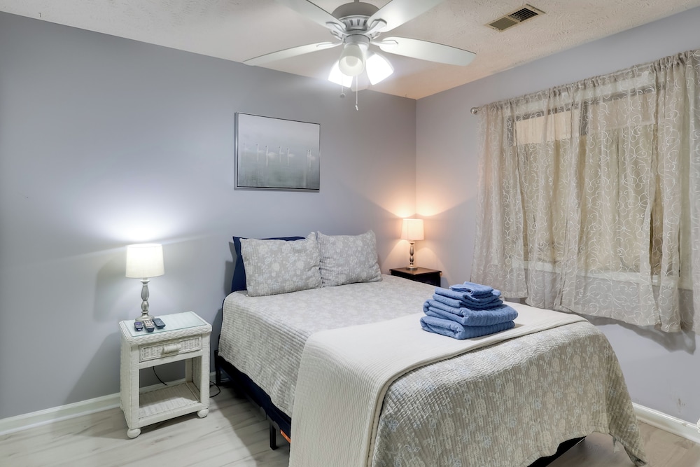 5 Mi to Cherry Grove Beach: Dog-friendly Condo!