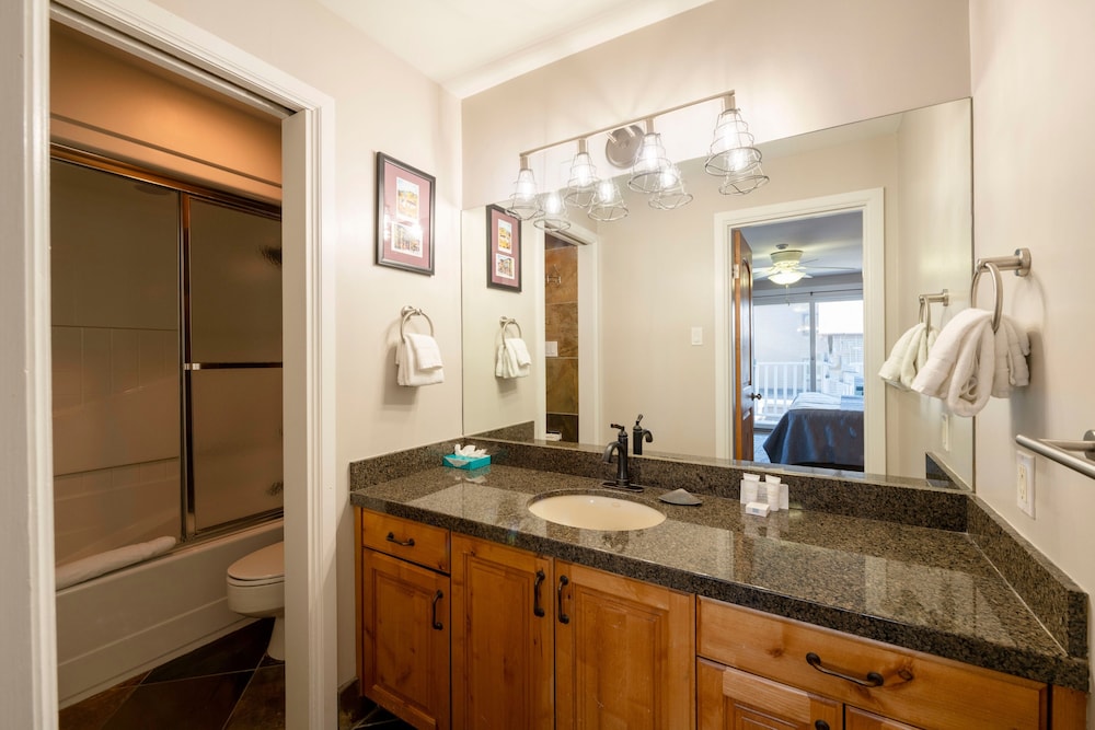 2BR Resort Plaza 5022 Slope-Side Park City Condo, Ideal for Families & Couples
