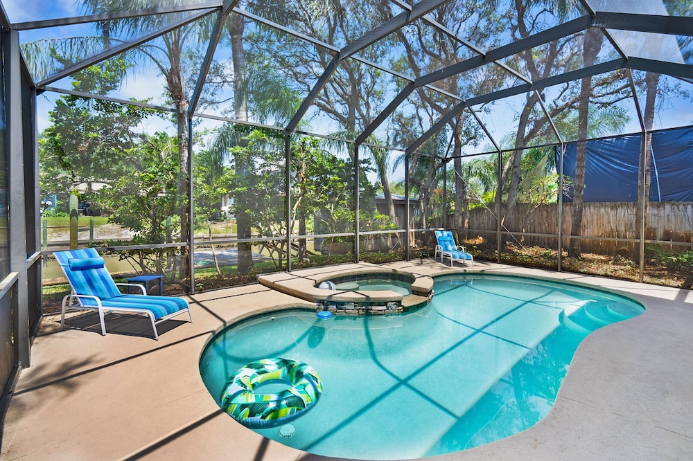 Pool Hot Tub Dock Walk to Beach Beach Gear