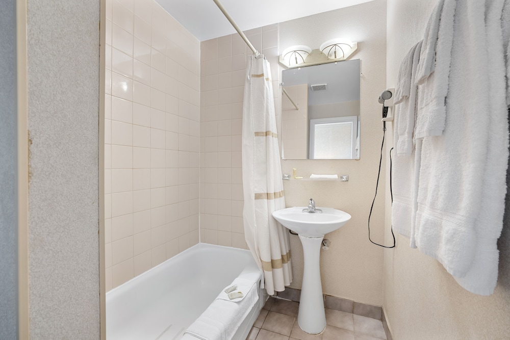 Guelph Vacations - Royal Inn and Suites at Guelph - Property Image 3
