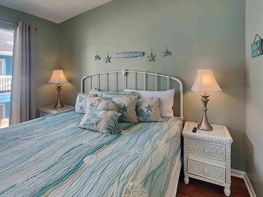 Sea Turtle by Ryson Vacation Rentals