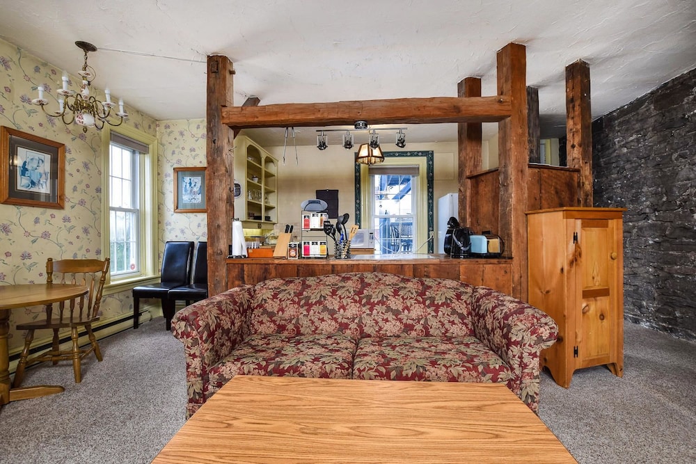 Brockville Vacations - The Noble Suites - Property Image 53