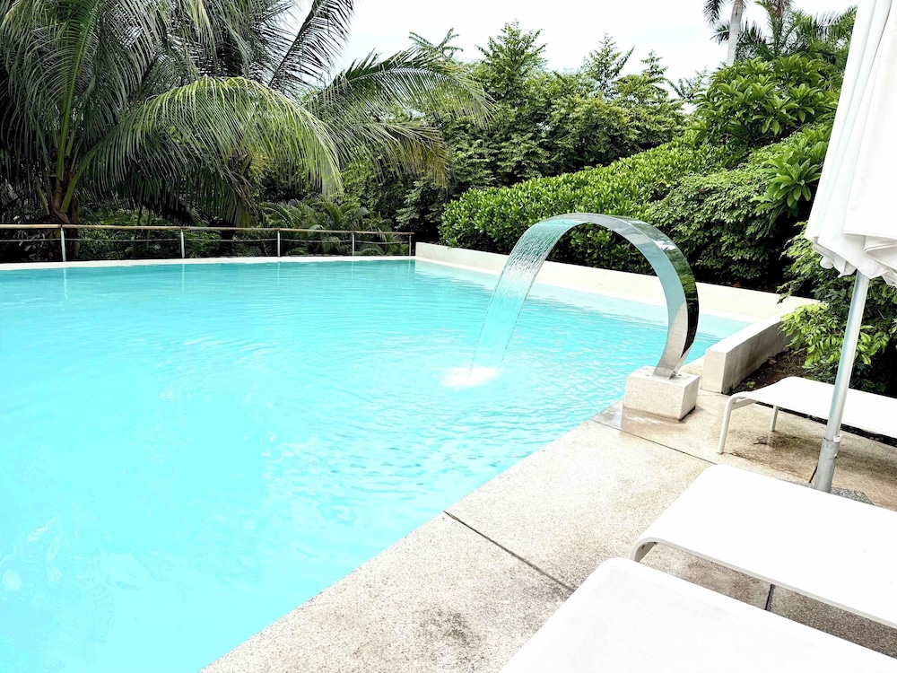 Bolongo: Your Exclusive Oceanfront Escape