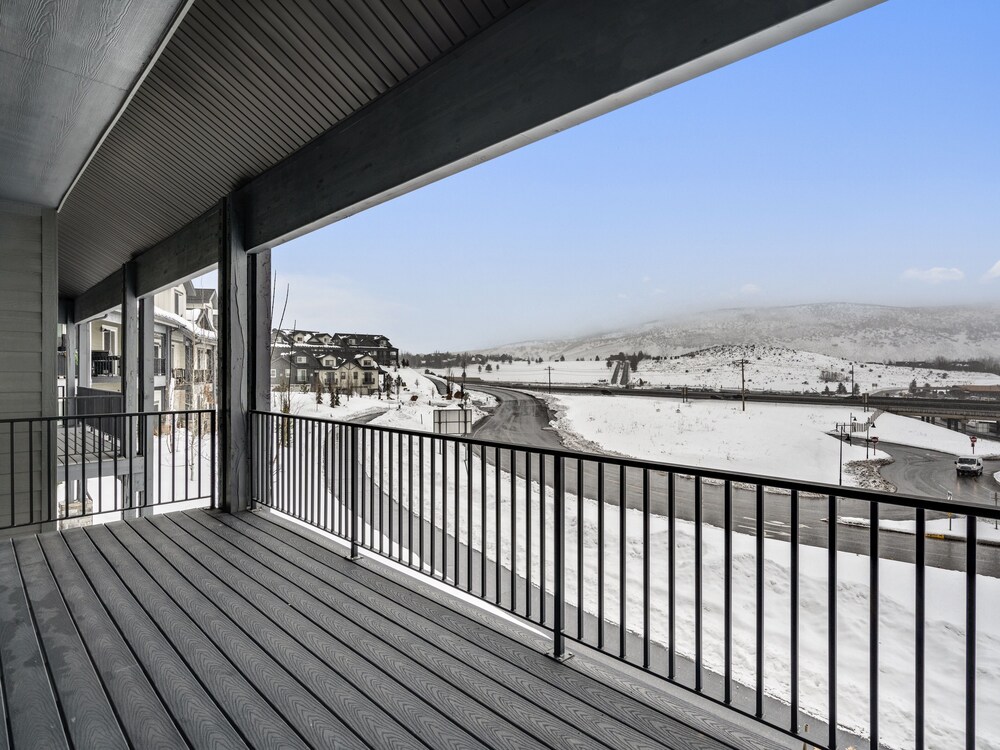 Quarry Springs Townhome 3 Bedroom Townhouse by RedAwning view 4
