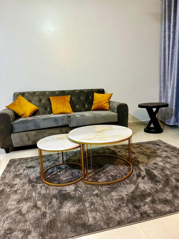 1 Bed-uganda-2people-wifi-closetocity-parking
