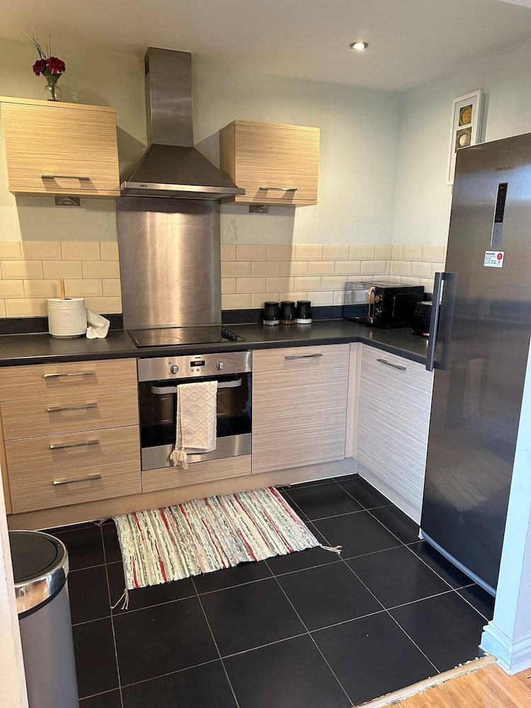 Tony's Court, Beautifully Furnished 2bedrooms Flat view 4