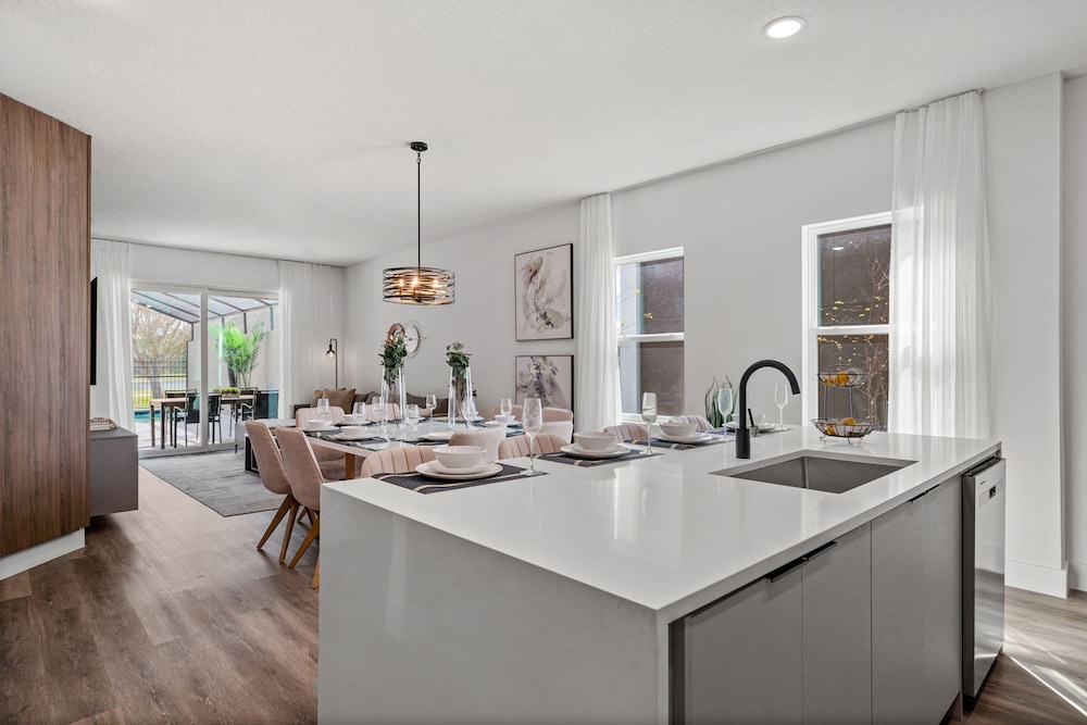 Modern Home With Pool 15 Min From Disney