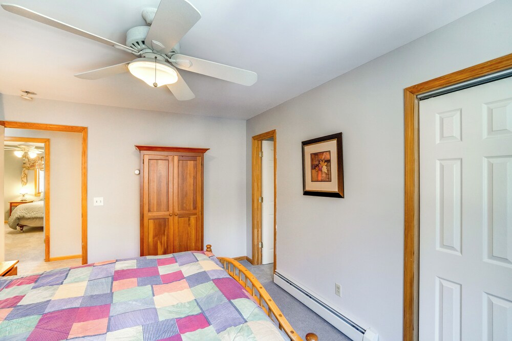 < 1 Mi to Hunter Mtn: Spacious Home w/ Hot Tub!