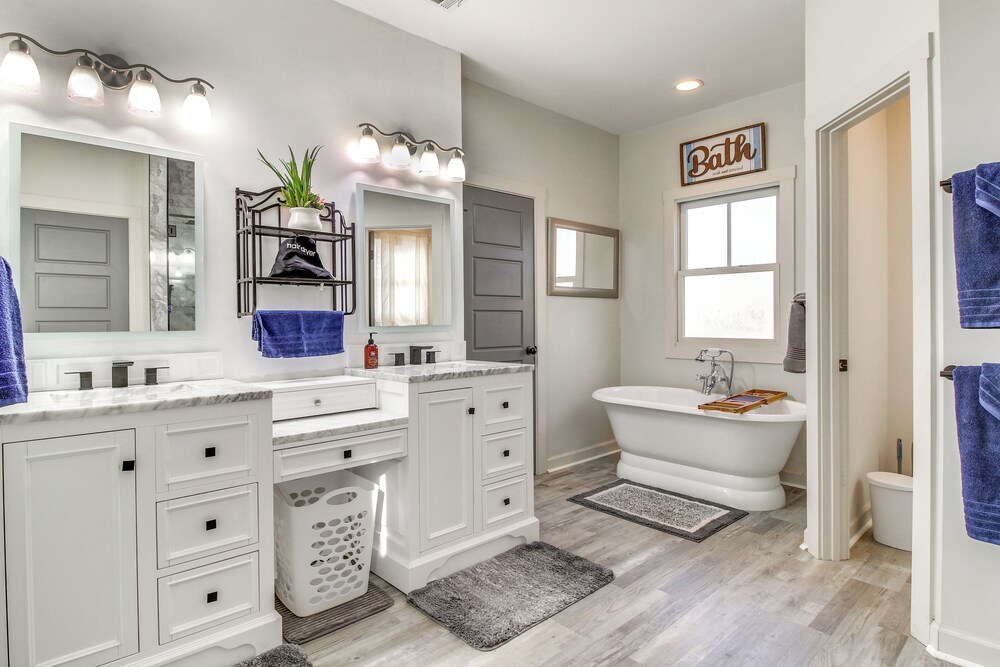 Private Pool & Game Room: Home Near Savannah