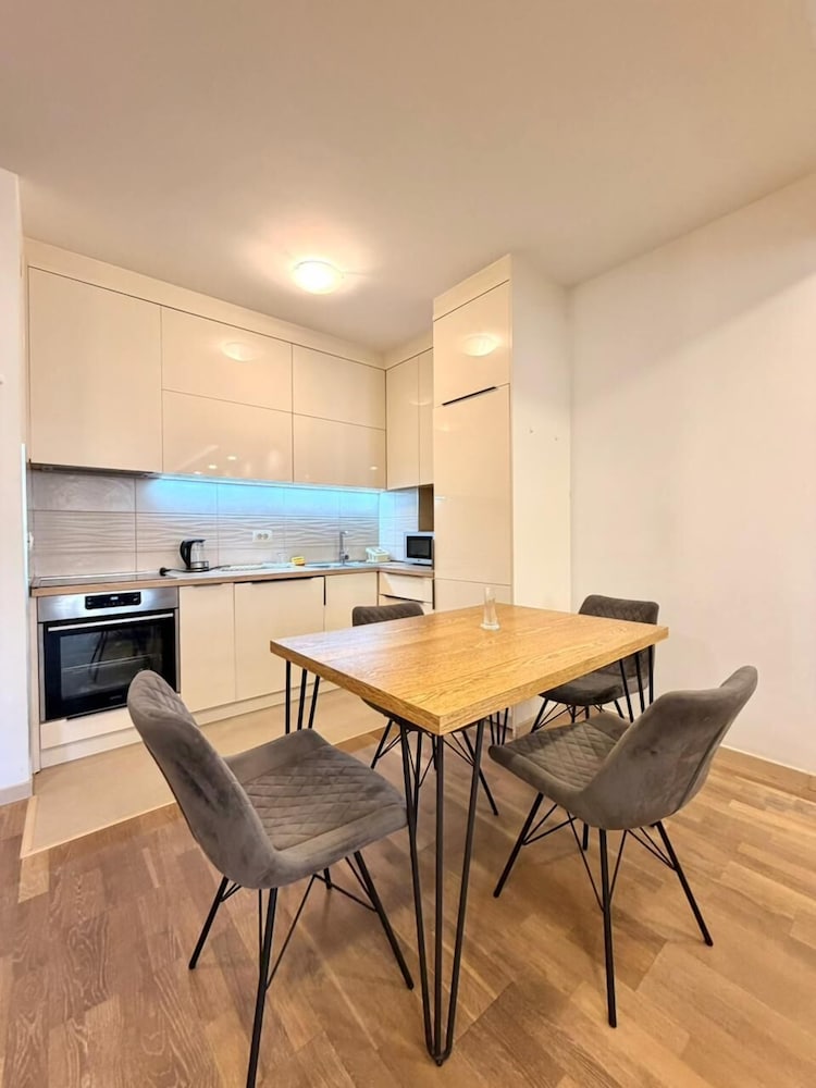 LV Central Apartment-Free Parking