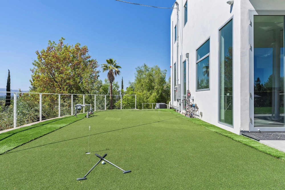 Luxe LA Escape w/ Pool, Views & Game Room Alta Vista Estate by Avantstay