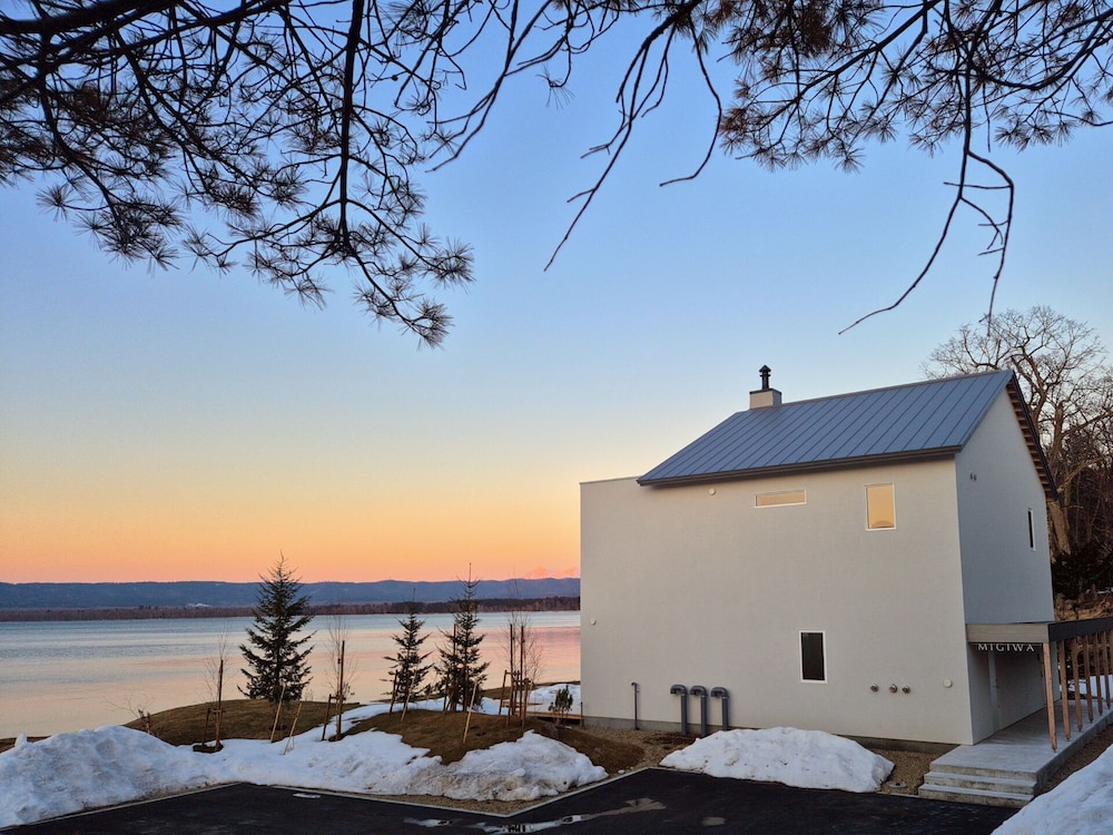 Sansui Lakeside Villa