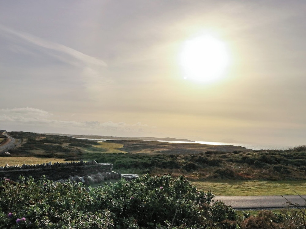 Fferm Porthdafarch South Farm House