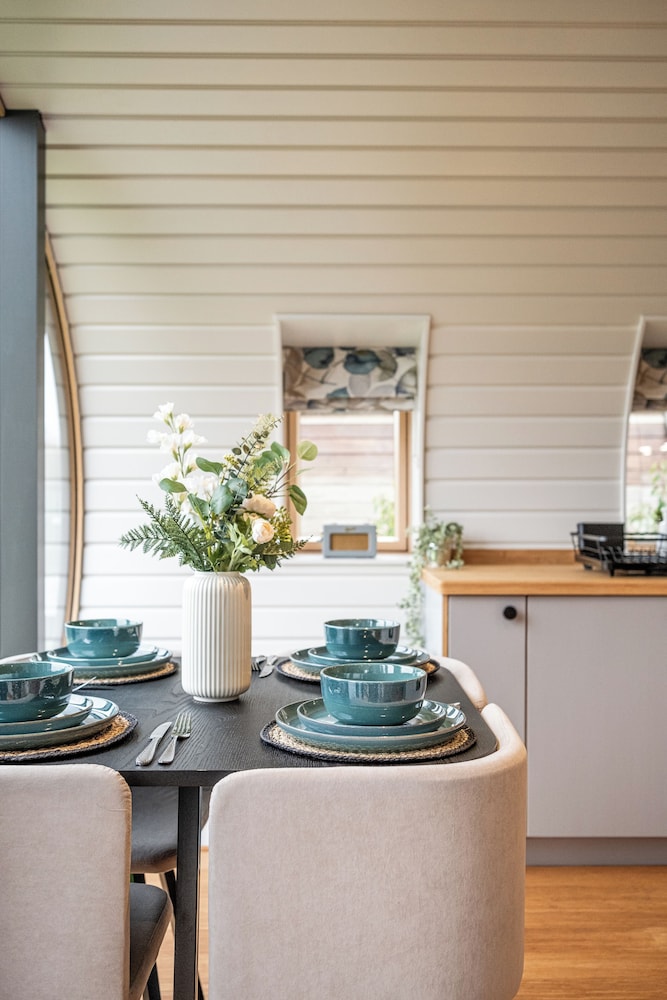 Sustainable 2BD Pod on Old Chalford Farm