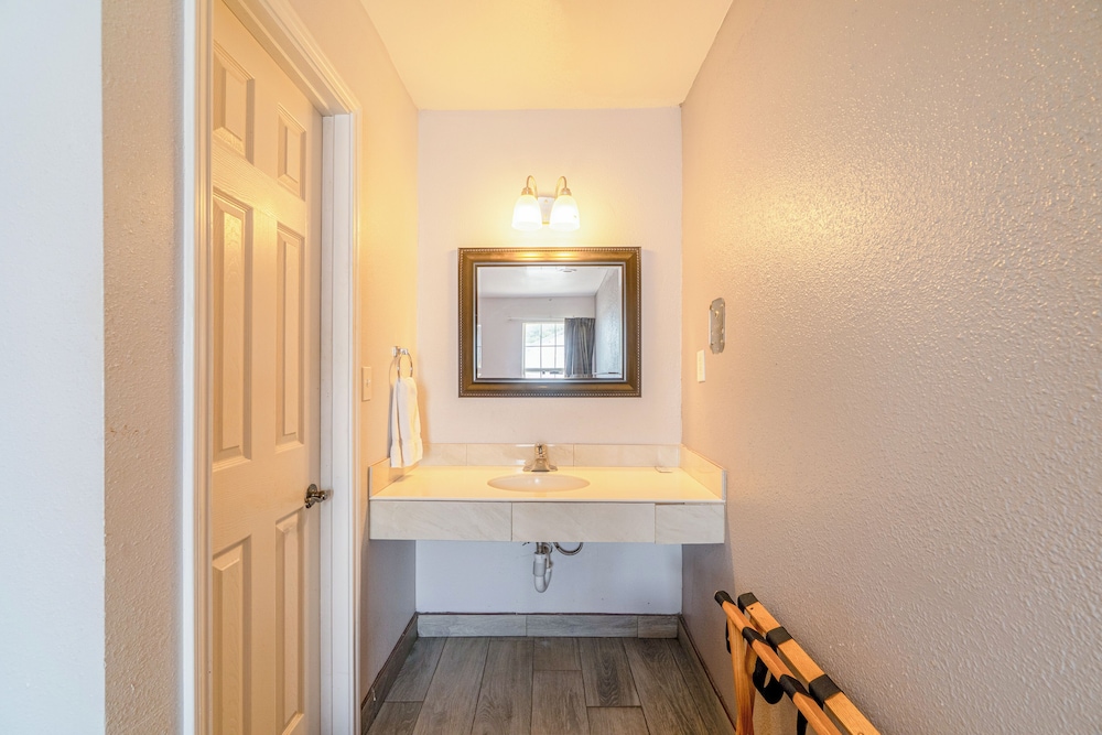 OYO Budget Inn Falfurrias Hwy 281