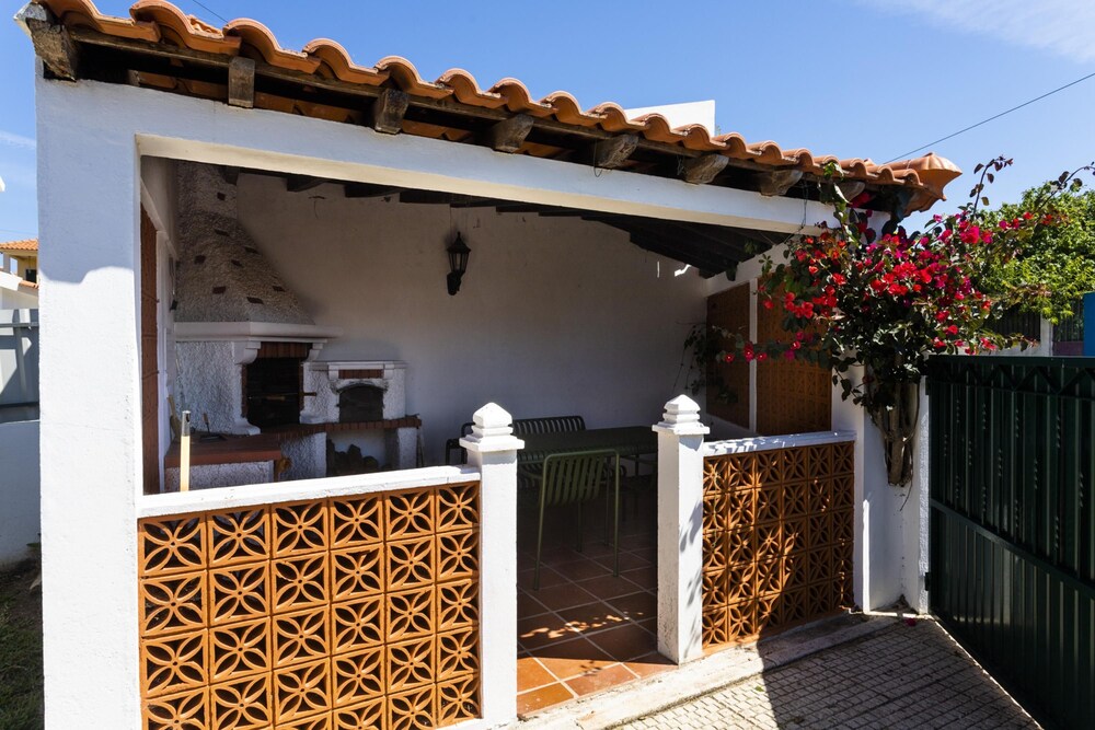 Villa Octopus s Garden by Acasadascasas view 3