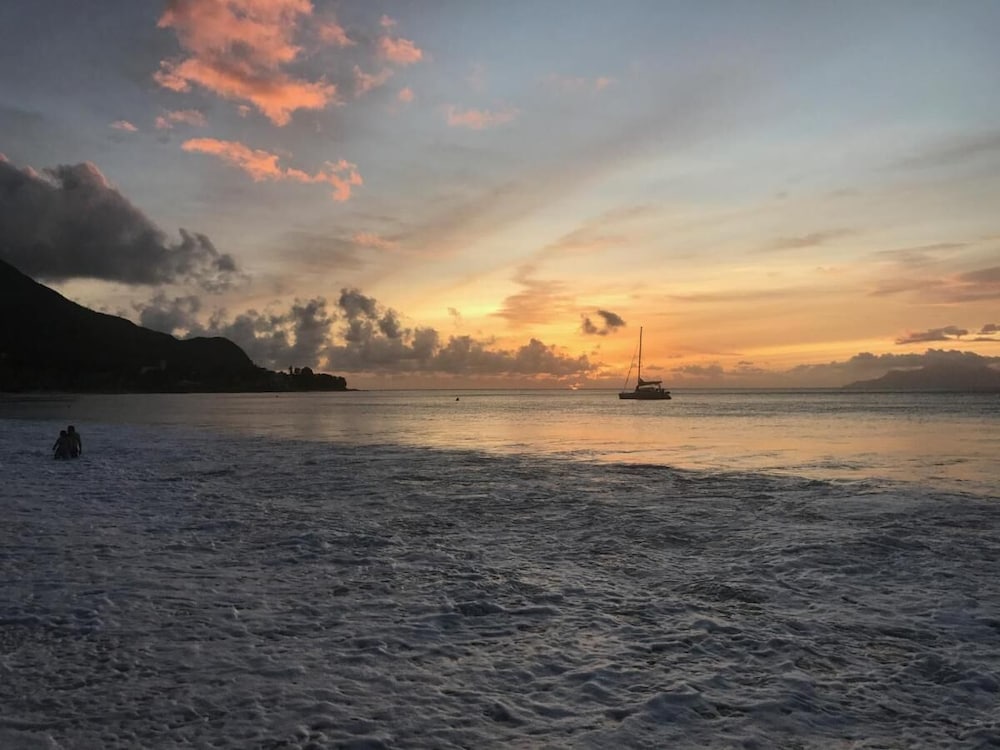Villa Mimi Beachfront Beau Vallon