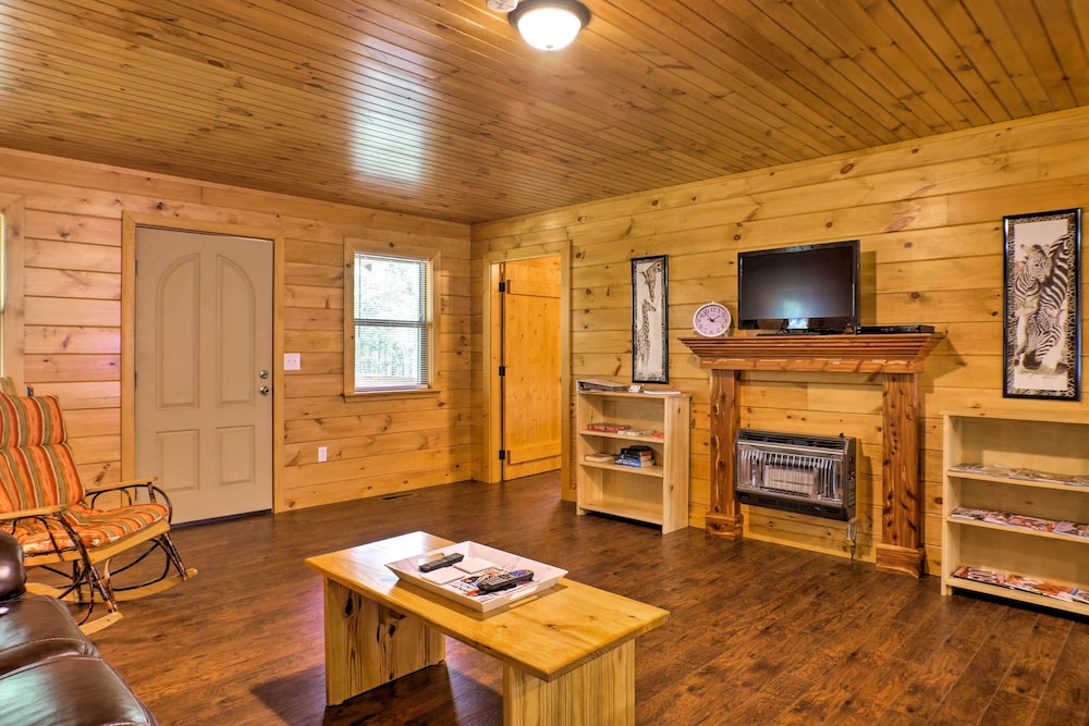3 Mi to Little River Canyon: Scenic Alabama Cabin view 2