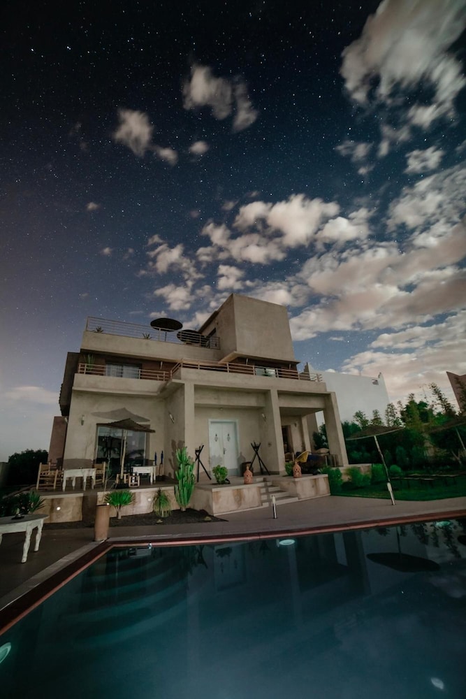 Hotel La Maison Rayhan - Image 1