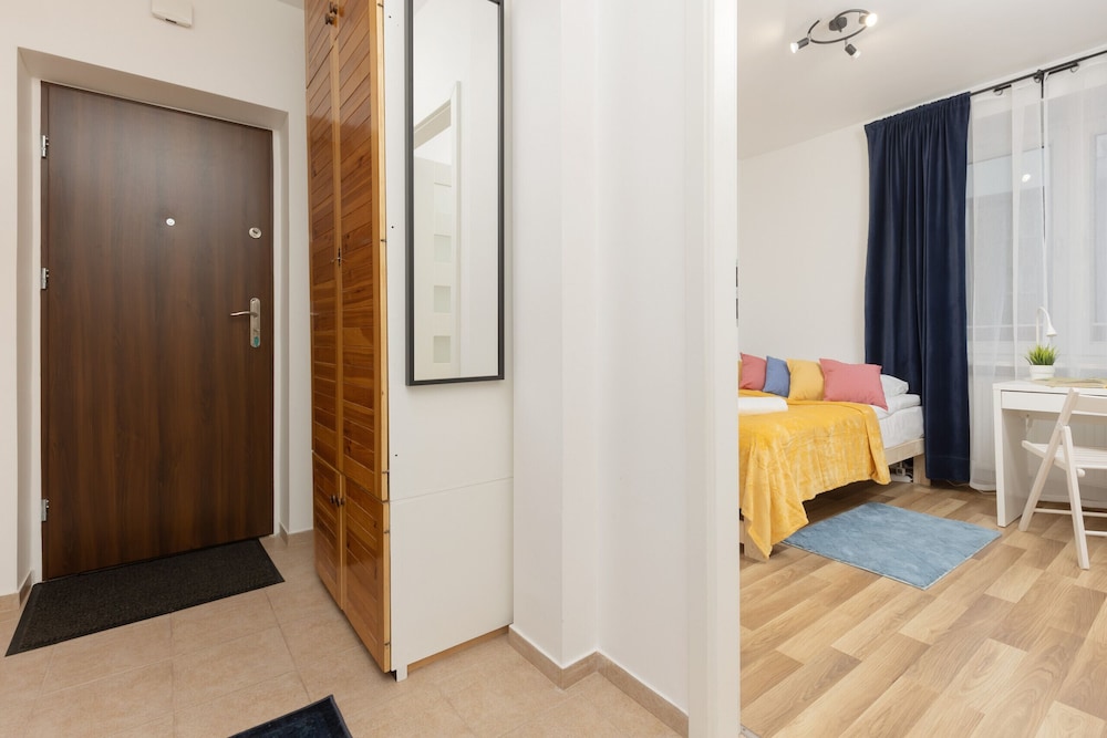 Dabrowskiego Apartment by Renters view 2