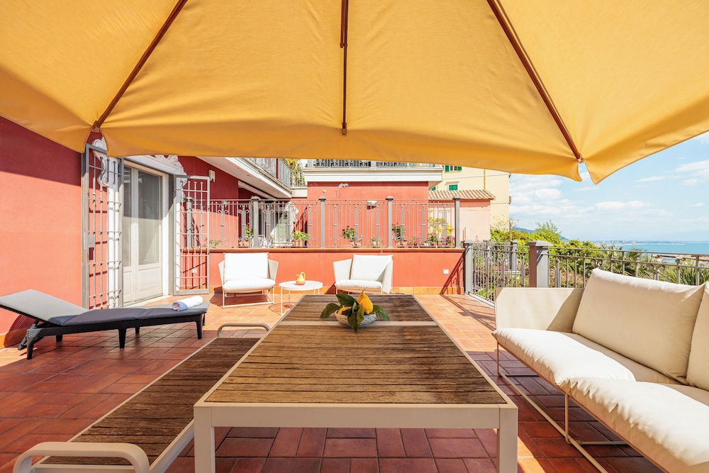 Terrazza Aphrodite by Napoliapartments