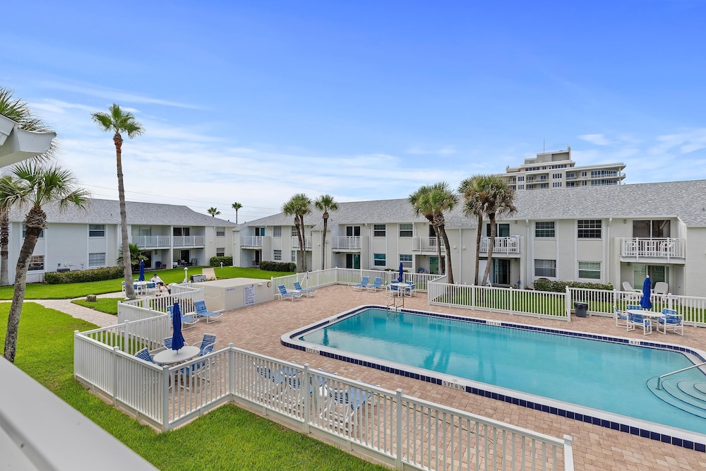Colony Beach Club 246