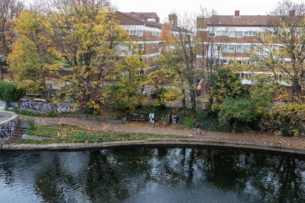 Lovely 1 Bedroom Flat Overlooking Canal in Hackney