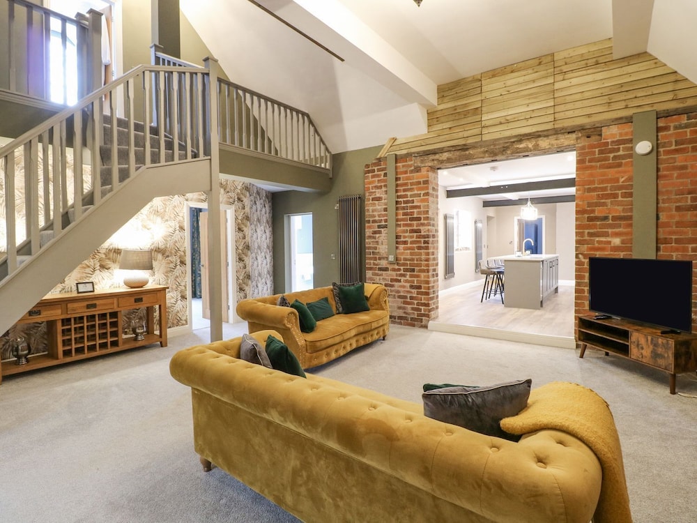 Hunters Lodge at Wildersley Farm