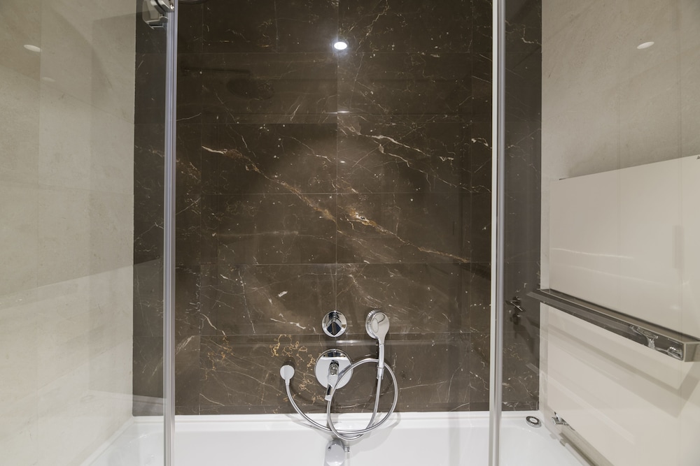 Ist flats Serviced Apartments - EMAAR SQ