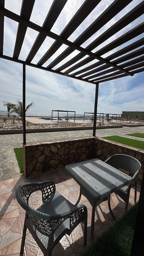 Roushan Resort