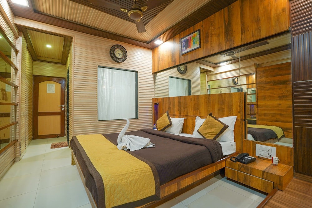 Hotel Kumar Plaza