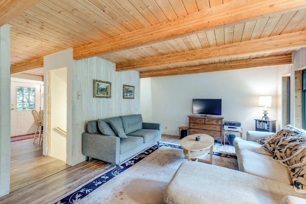 A 3 Story, 3 Bedroom Traditional Rustic Ski and Hiking Chalet