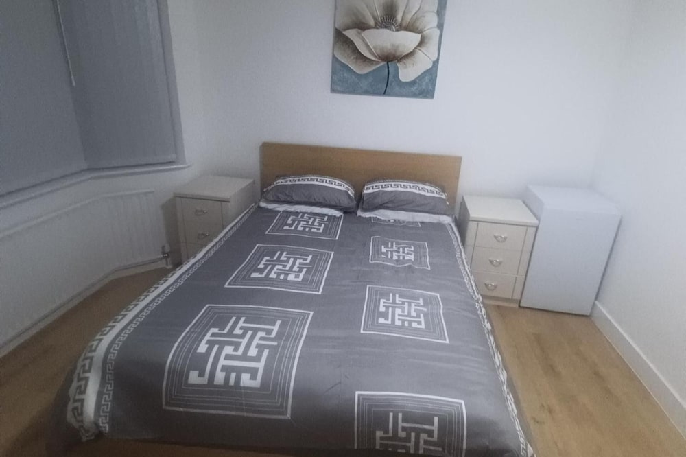 Coventry Stay - Sleeps 8, Free Parking & Wifi