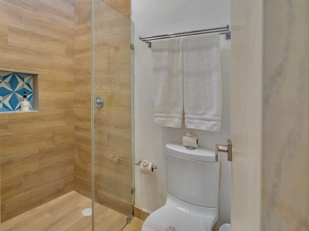 3br. Exclusive TH W/spacious Roof & Private Pool