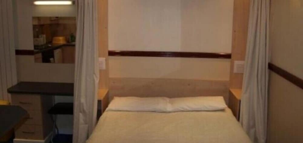 Lynton Apartments