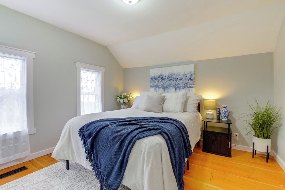 1 Mi to Historic Dtwn: Dog-friendly Everett Home!